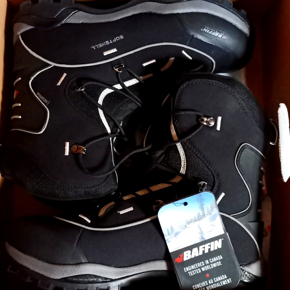 Snowboarding shoes
